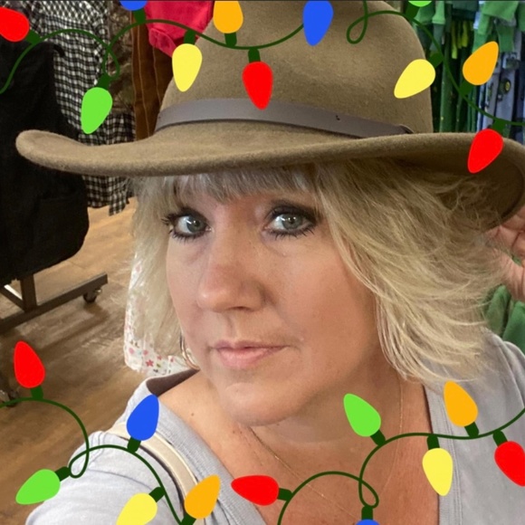 Meet your Posher, Rhonda - Picture 2 of 2